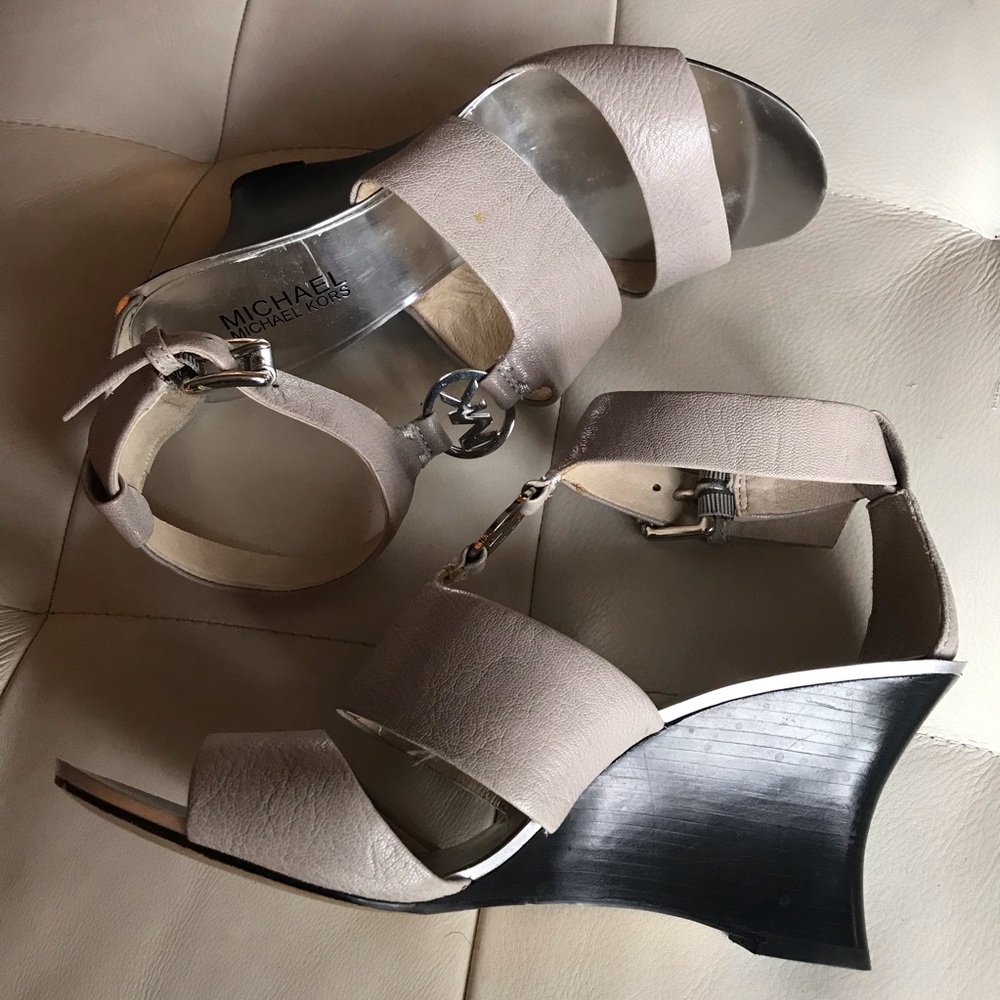 Michael Kors Warren Wedge Sandal Leather Taupe 8M